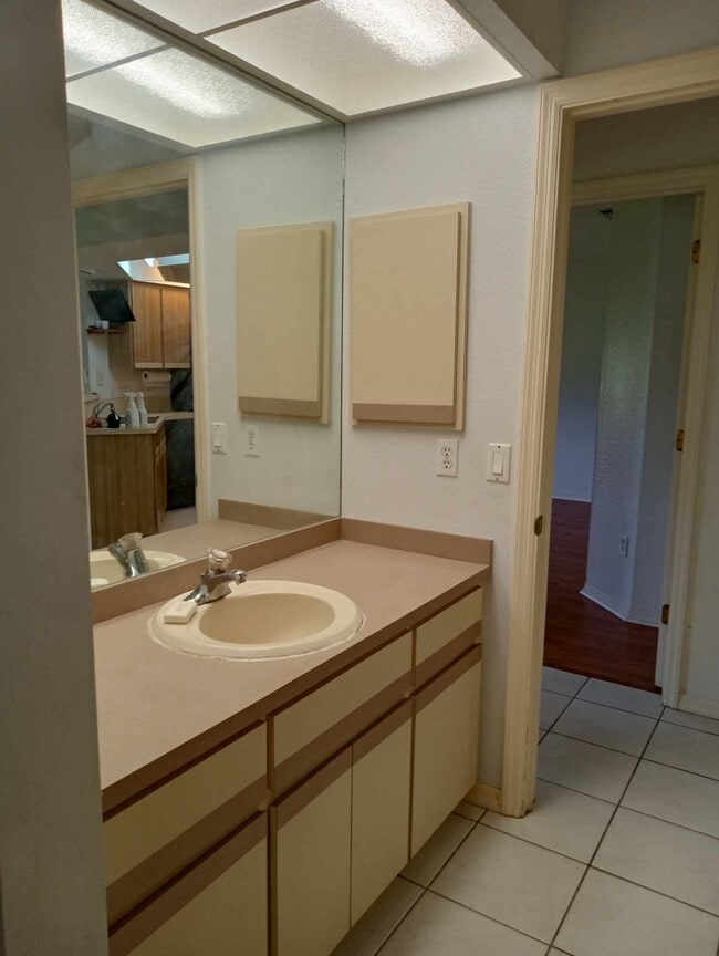 Building Photo - 601 Tarpon Way