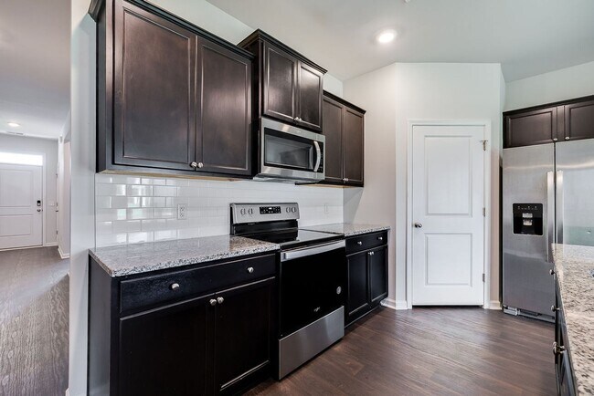 Building Photo - Stylish 4-Bed 2 Bath Ranch Home with Moder...