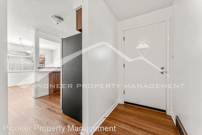 Building Photo - 2 br, 2.5 bath House - 2430 Miller St