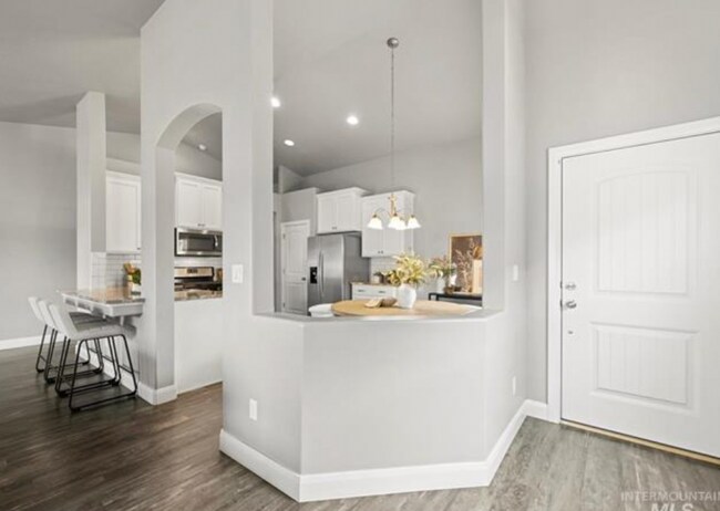 Building Photo - Beautiful North Meridian Home with Upgrade...