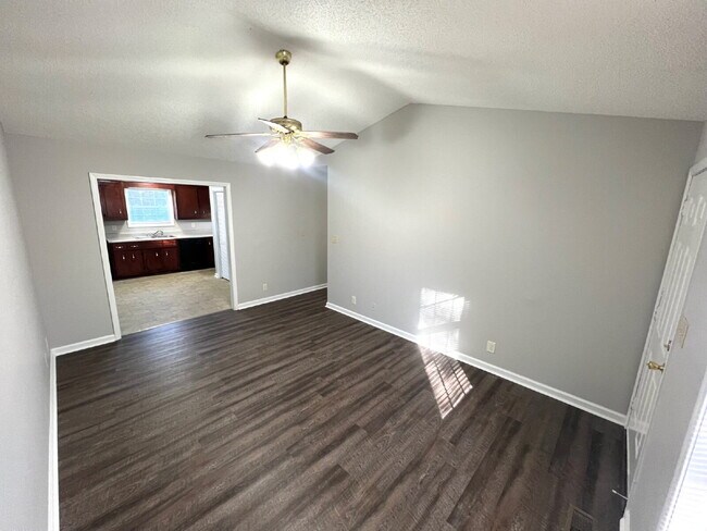 Foto del edificio - 2404 N Ford St