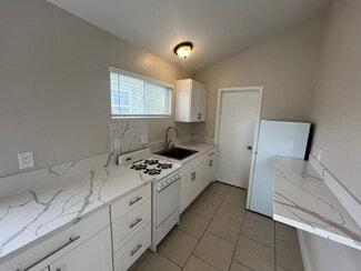 Building Photo - 323 Tognazzini Ave