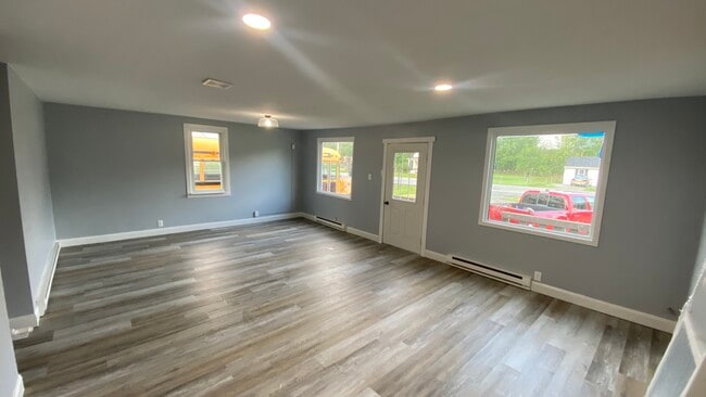 Front/ living room - 1904 Saint Johns Rd