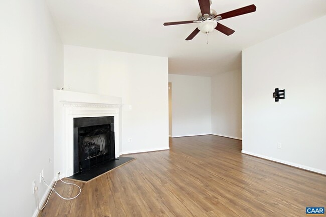 Building Photo - 4740 Bluejay Way