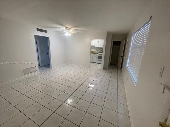 Foto del edificio - 3881 W Flagler St