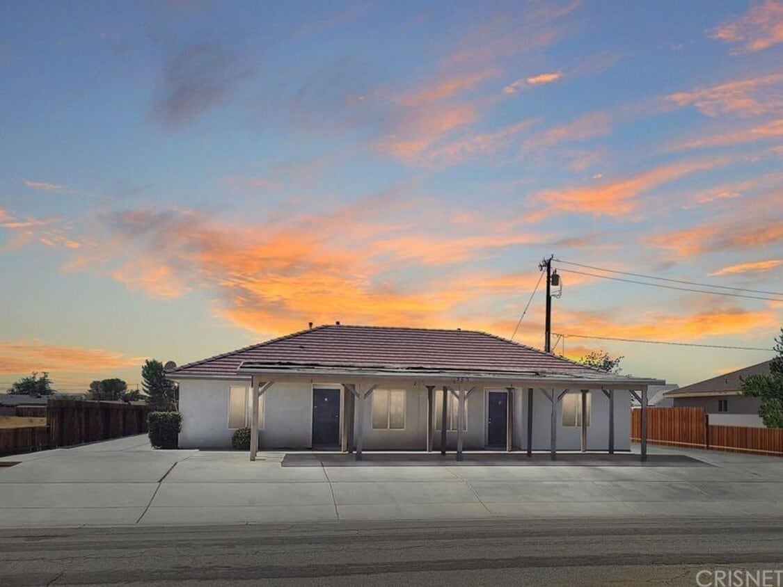 Primary Photo - 9300 Holly Ave