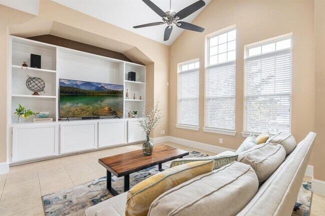 Foto del edificio - 757 Waverly St