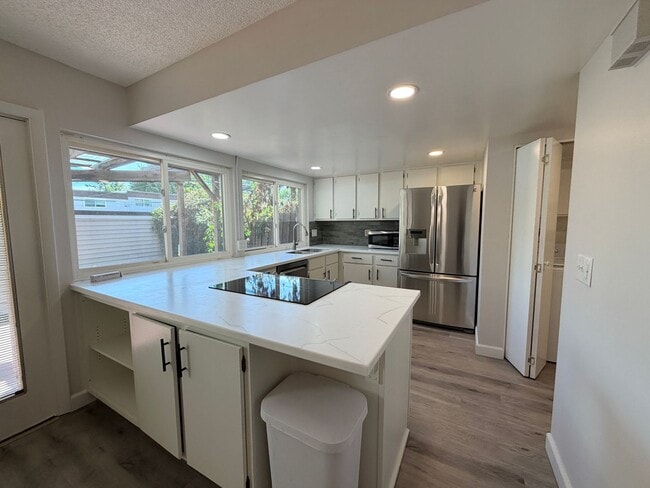 Building Photo - 529 S Xenon Ct