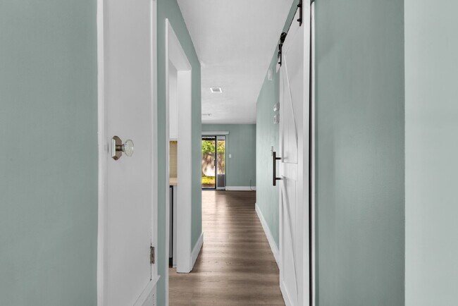 Foto del edificio - "Charming 2-Bed Townhouse Retreat in Fort ...