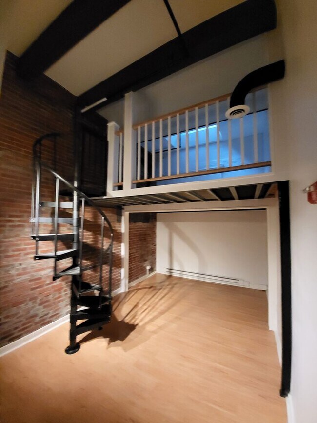 Foto del edificio - HUGE 3 BED Next to TD Garden