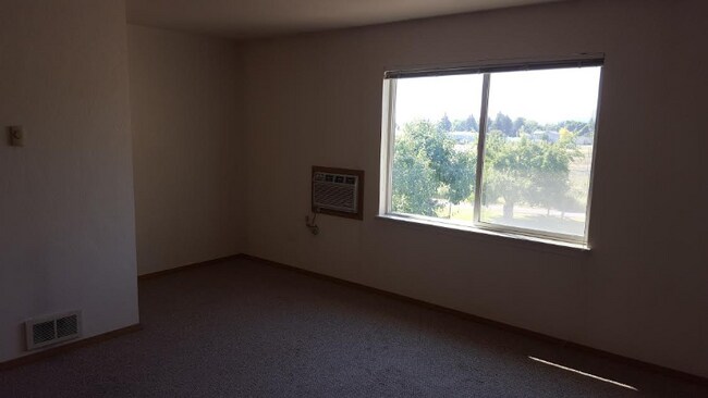 Building Photo - 27 Appleway Dr