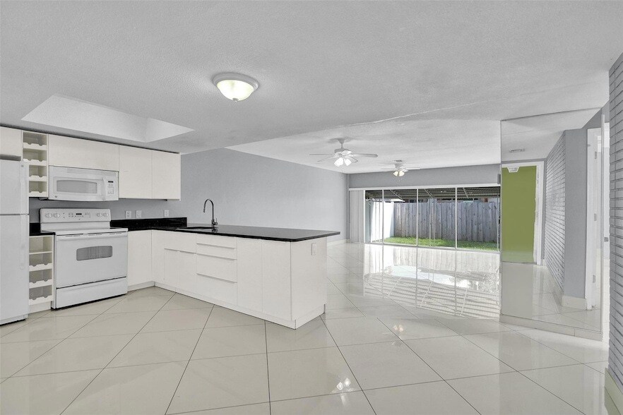 Photo - 704 NE 23rd Avenue Unit 2