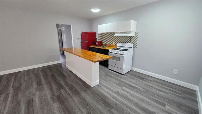 Foto del edificio - 7725 Harding Ave