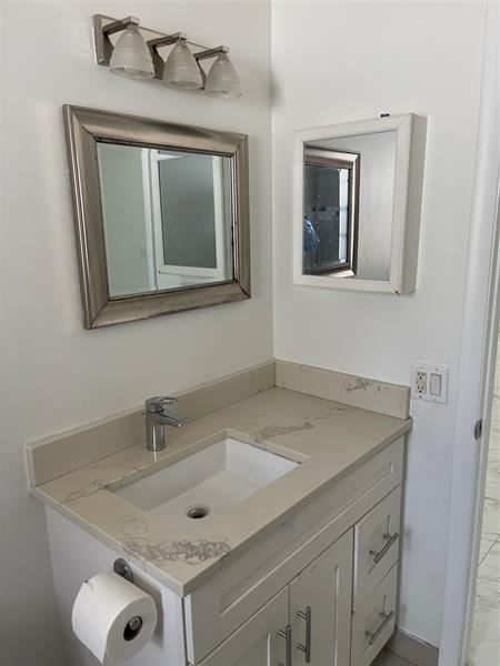 Foto del edificio - 770 NE 38th St