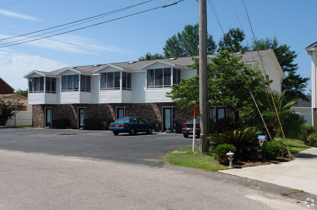 Building Photo - 1029 Phyllis St