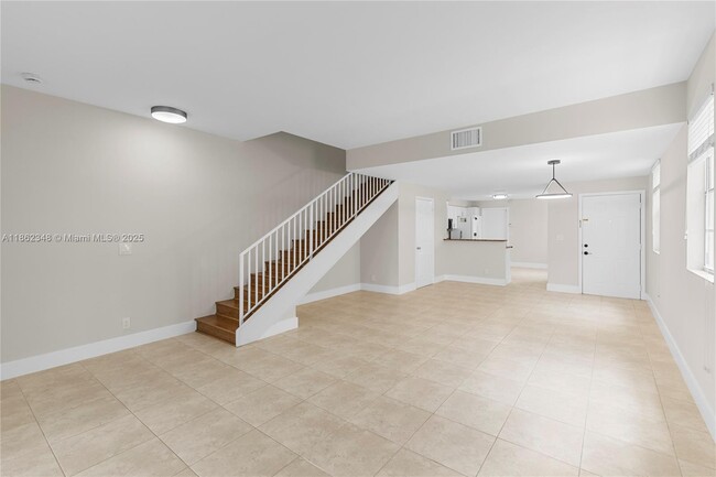 Building Photo - 1081 Sorrento Dr