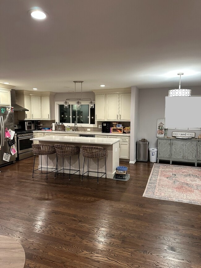 Foto del edificio - 2507 Lillian Ln