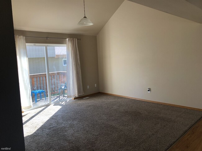 Building Photo - 3 br, 1.5 bath Duplex - 4110 Wilson St