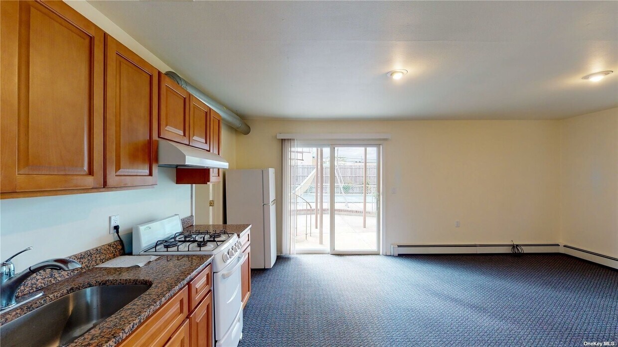 Primary Photo - 4240 Broadway