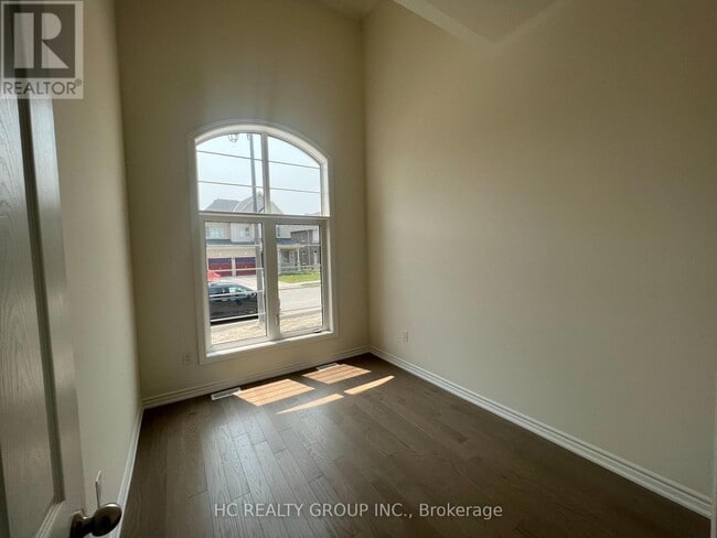 Building Photo - 16 Kenneth Ross Bnd