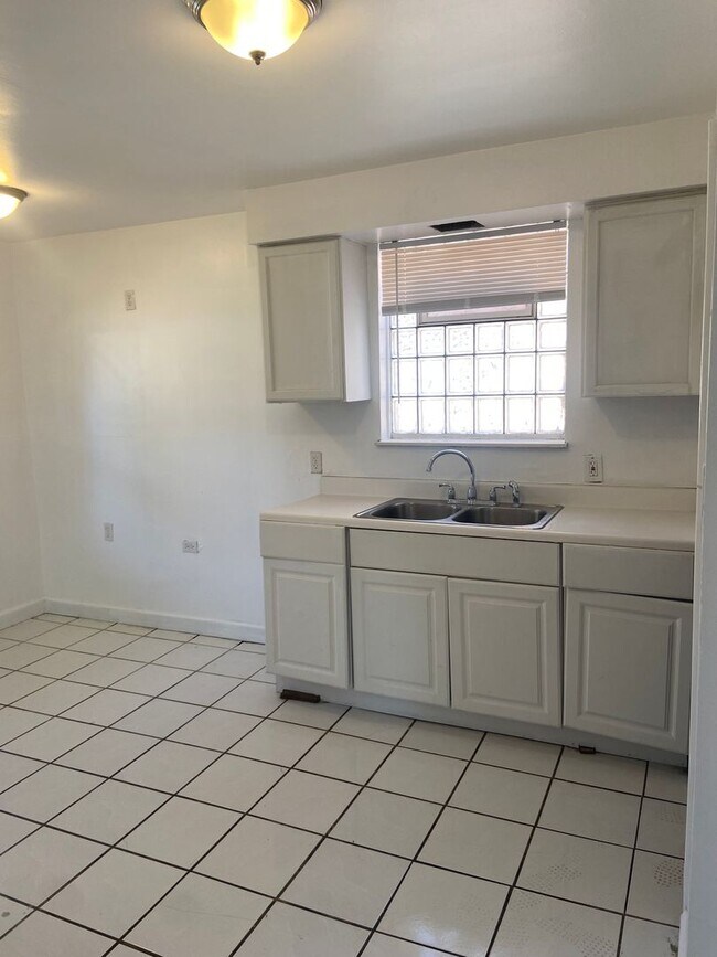 Foto del edificio - 2 bedroom - 2 bath - bungalow - $995