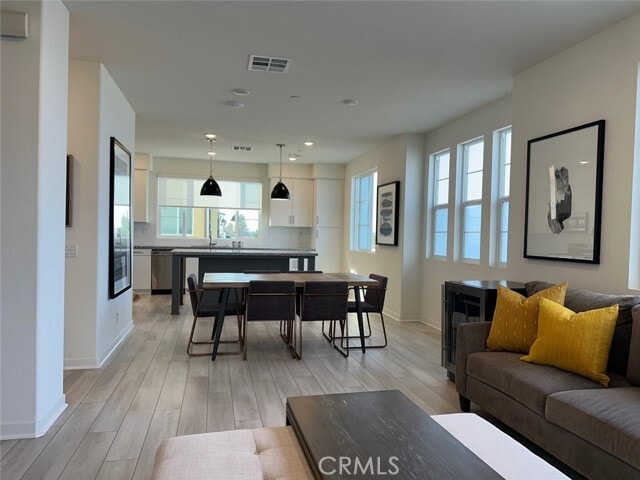 Foto del edificio - 14180 Bay St