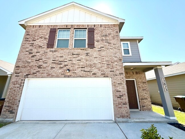 Foto del edificio - Spacious 5-Bedroom Home with Loft & Community Pool