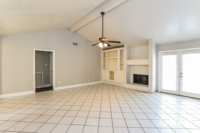 Foto del edificio - 15938 Wine Rock Dr