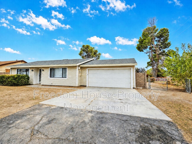 Building Photo - 721 E Calvada Blvd