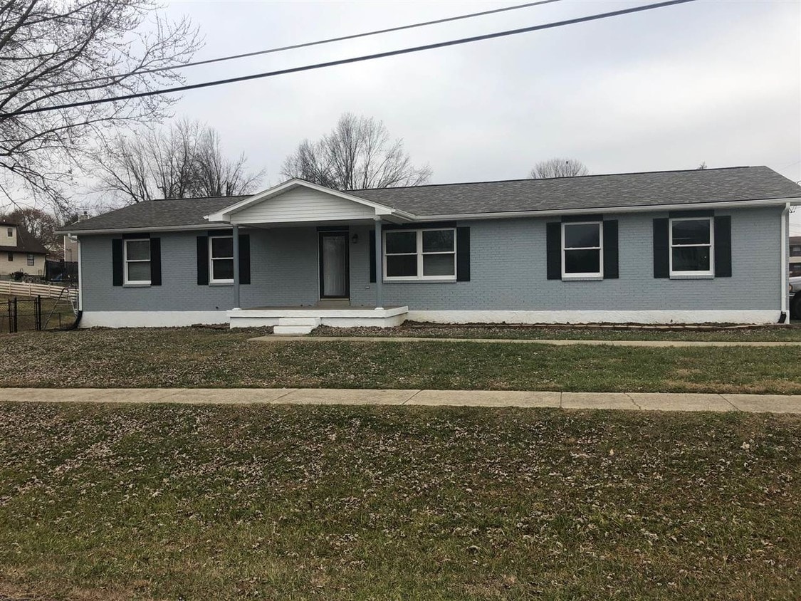111 Meadowlake Dr, Radcliff, KY 40160 House Rental in Radcliff, KY