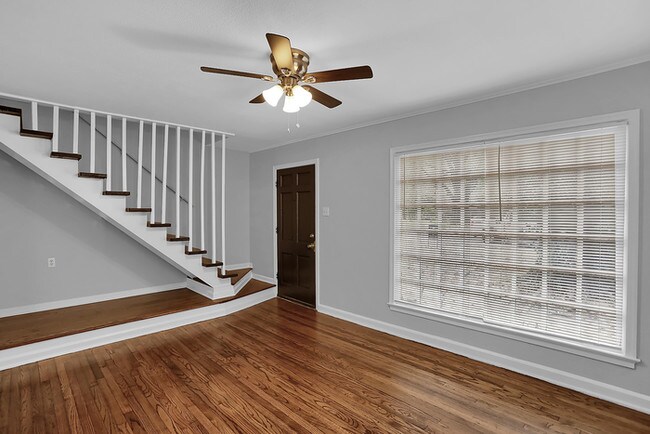 Building Photo - Law Enforcement Discount / Huge master suite