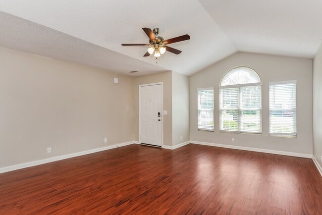Building Photo - 1443 Rochester Dr