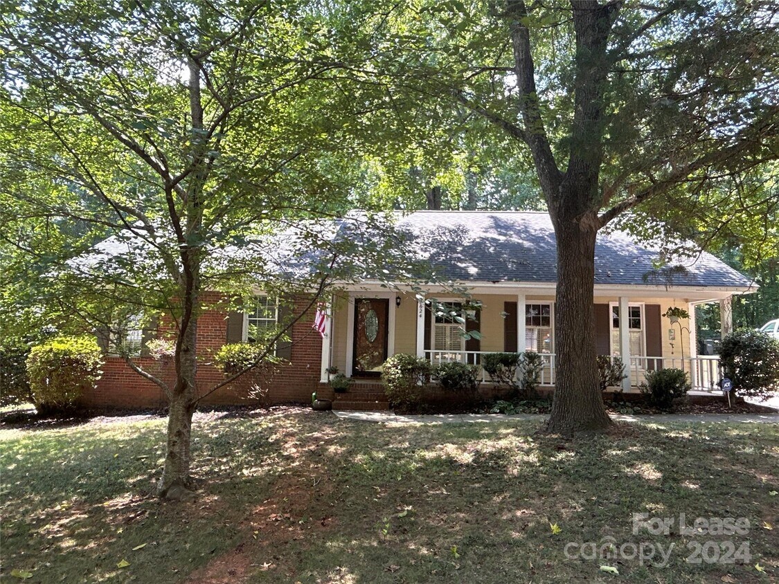 Primary Photo - 4624 Hinson Dr