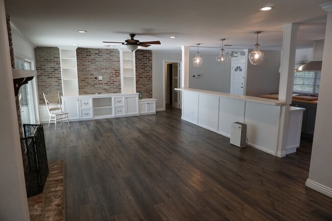 Building Photo - 8034 Jason Ave