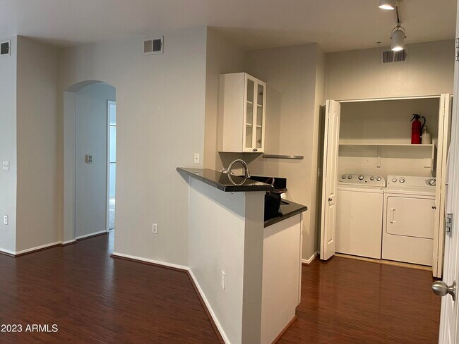 Foto del edificio - 1701 E Colter St