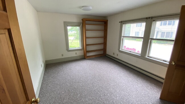 Building Photo - 277 Mast Rd