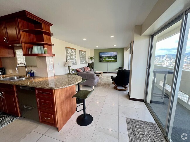 Building Photo - 2085 Ala Wai Blvd