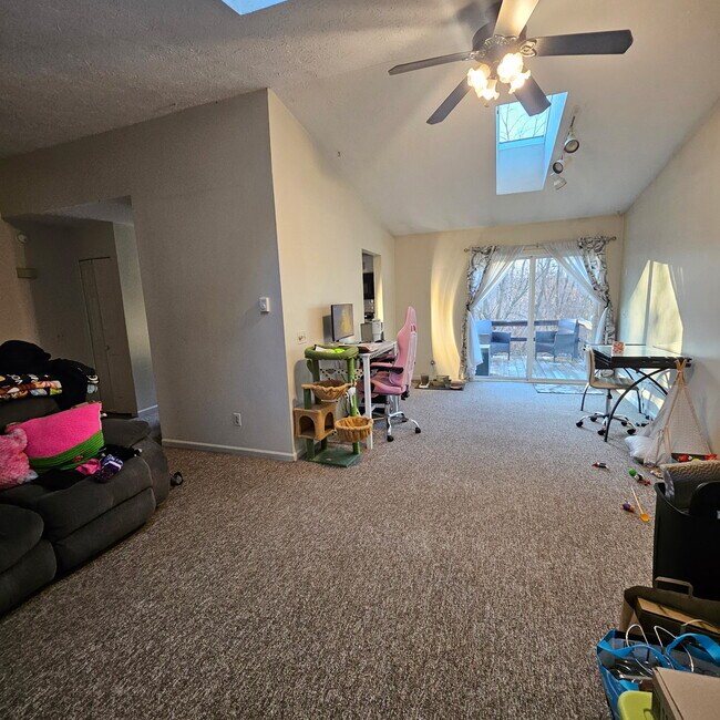 Foto del edificio - 672 Crowley Rd