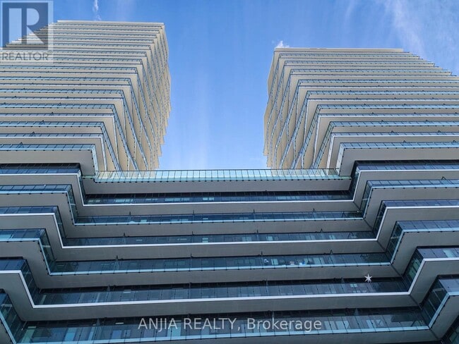 Building Photo - 15 Skyridge Dr