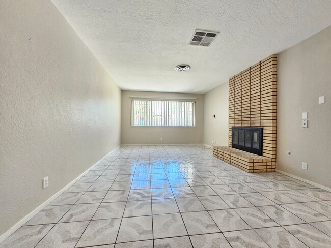 Building Photo - Beautiful interior and Convenient feature!...