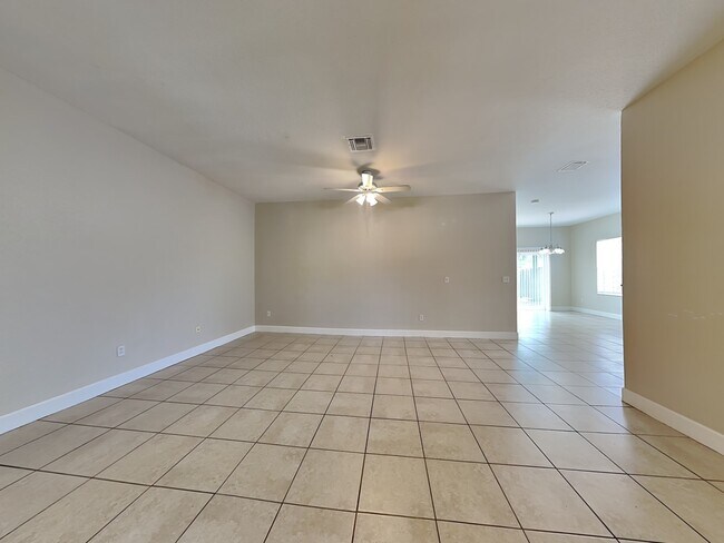 Foto del edificio - 9531 Starkey Rd