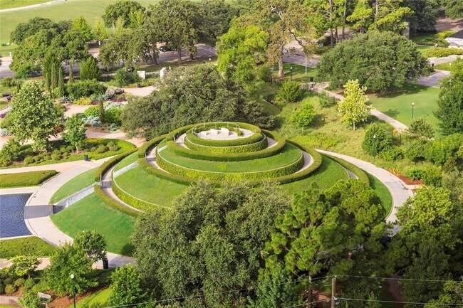 Foto del edificio - 1400 Hermann Dr