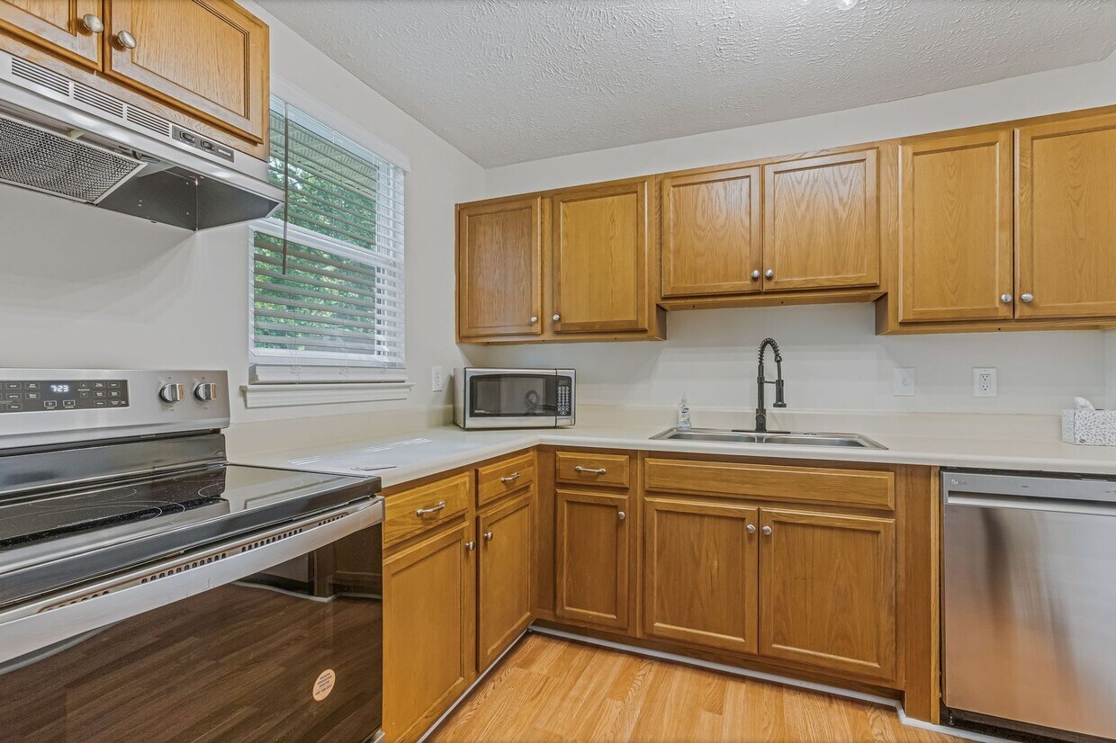 Primary Photo - AVAILABLE NOW. 2 Bed 1 bath FOR LEASE in S...