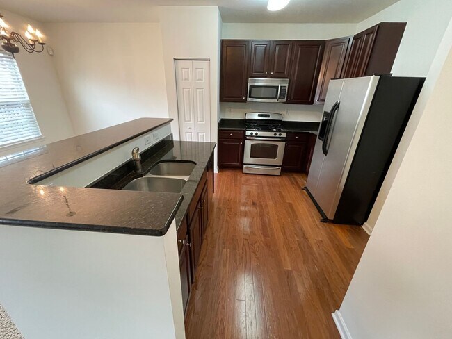 Foto del edificio - Large 3 BR Townhome in Park South Station ...