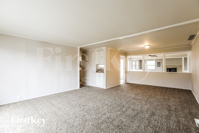 Foto del edificio - 803 NE 61st St