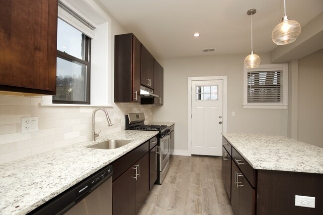 Building Photo - 1007 Crain St