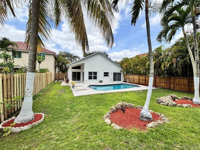 Foto del edificio - 2990 NW 68th Ave