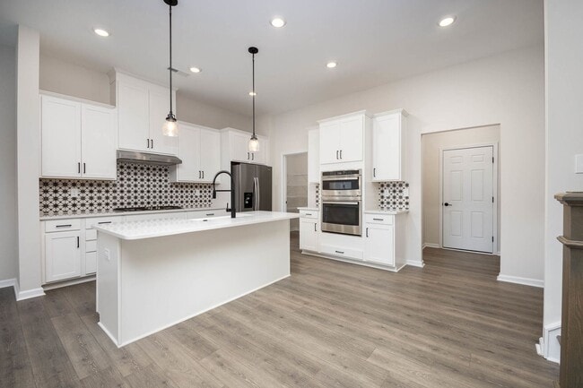 Building Photo - BEAUTIFUL TOWNHOME IN TERRACES AT FARMINGTON