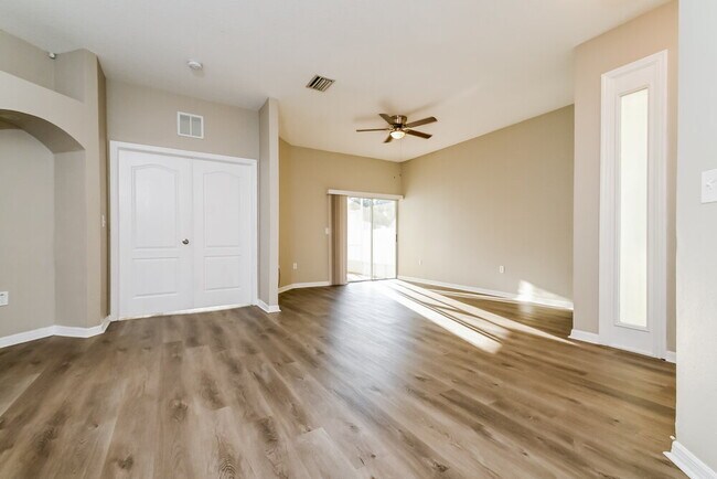 Foto del edificio - 6150 Kiteridge Dr