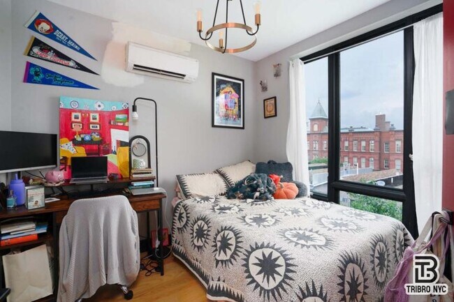 Foto del edificio - 3 bedroom in BROOKLYN NY 11233